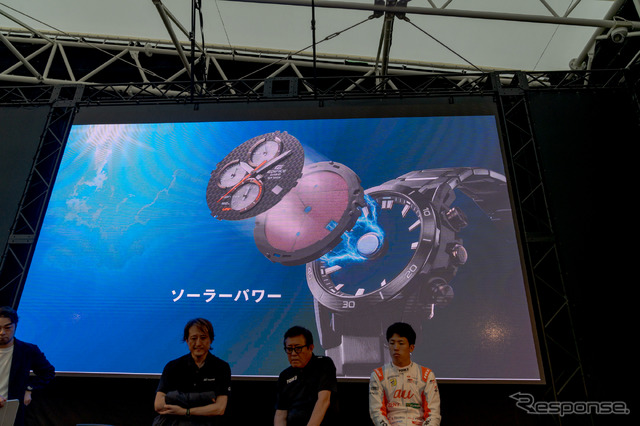 機能面でも抜かりはなく、ソーラー充電機能もしっかりと搭載されている。