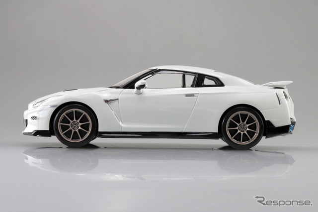 楽プラ スナップキット・ニッサン R35 NISSAN GT-R 2024(ブリリアントホワイトパール)