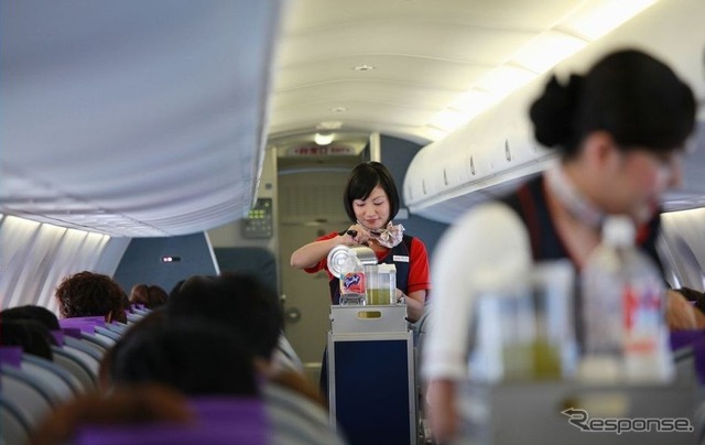 FDA機内