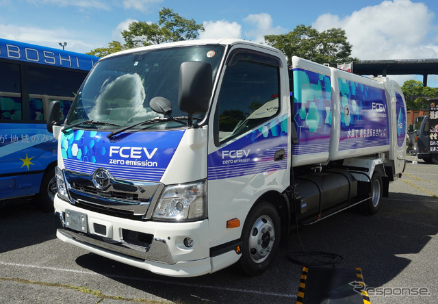 スーパー耐久 in オートポリスに展示されたトヨタのFCEVゴミ収集車