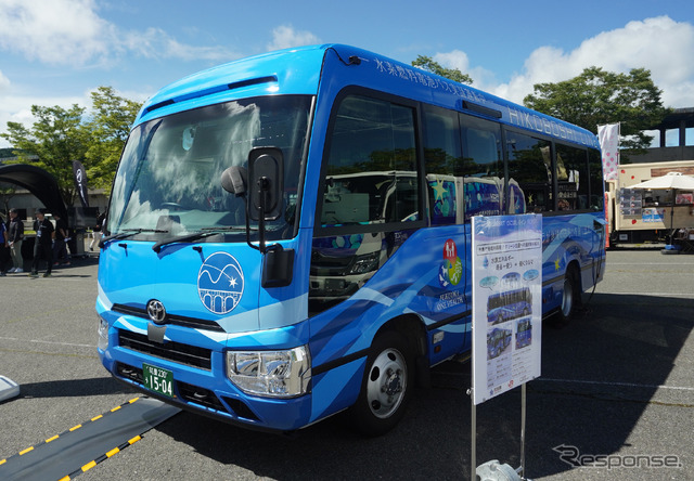 スーパー耐久 in オートポリスに展示されたトヨタのFCEVマイクロバス