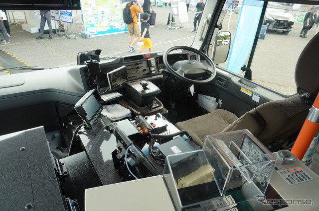 スーパー耐久 in オートポリスに展示されたトヨタのFCEV