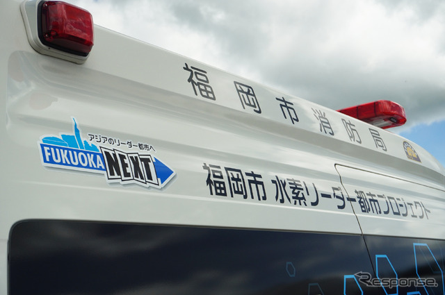 スーパー耐久 in オートポリスに展示されたトヨタのFCEV救急車