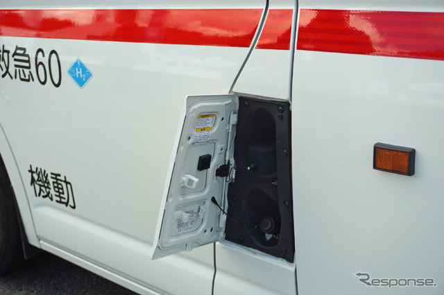 スーパー耐久 in オートポリスに展示されたトヨタのFCEV救急車