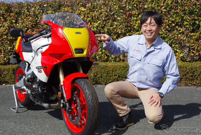 プロジェクトリーダー
の橋本 直親さん。こだわりのポイントはやはりこのカウルだ。