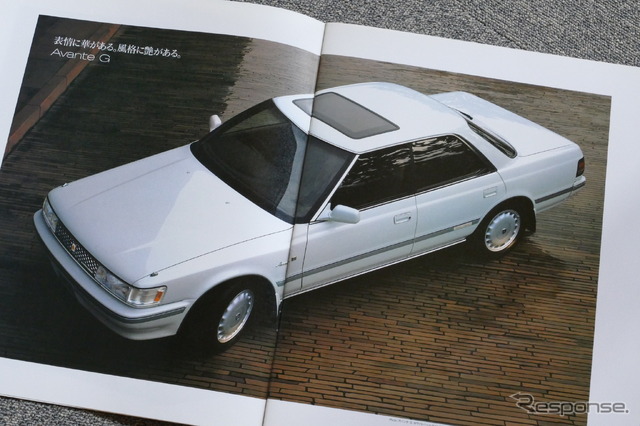 トヨタ・マークII/チェイサー/クレスタ(X80系)当時のカタログ。写真はチェイサー