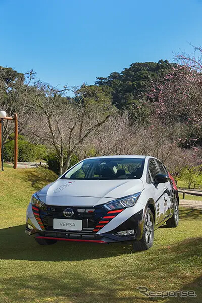 日産『ヴァーサSR』をベースに日本文化を称えるアートを施した1台をブラジル桜祭りで公開