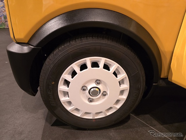 mibotの量産前試作車。2023年1月の東京オートサロンに展示されたモノより完成度がかなり上がっている。