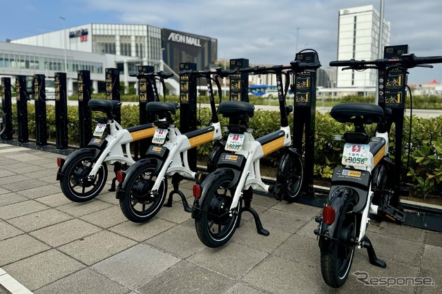 「かそりーぬ」デザインのナンバープレートを装着した電動サイクル