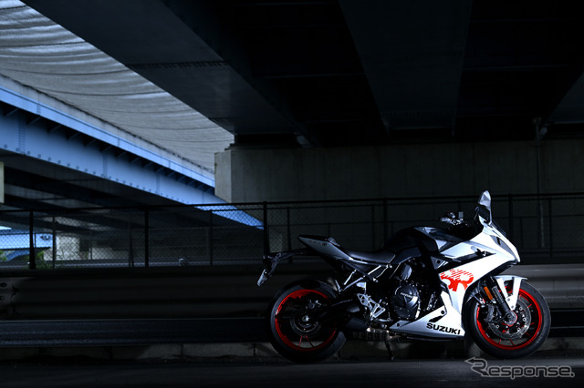 スズキ GSX-8R