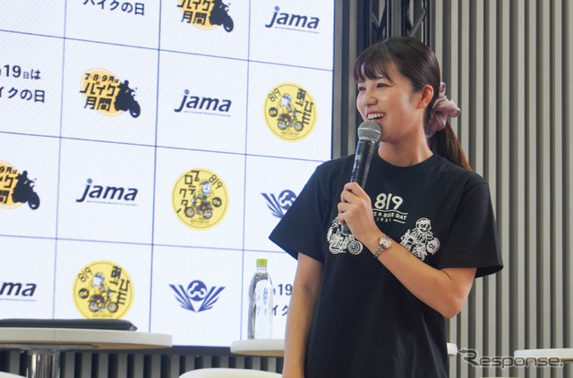 タレントでレーサーの梅本まどかさんがMCをつとめた