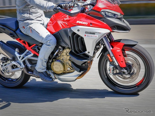 パフォーマンスダンパー ドゥカティ・ムルティストラーダV4S装着例