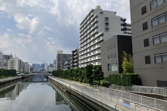 東京石川島造船所深川分工場跡地(推測):現在の東京都江東区森下、小名木川北岸、写真右手。大富橋から隅田川方向を臨む