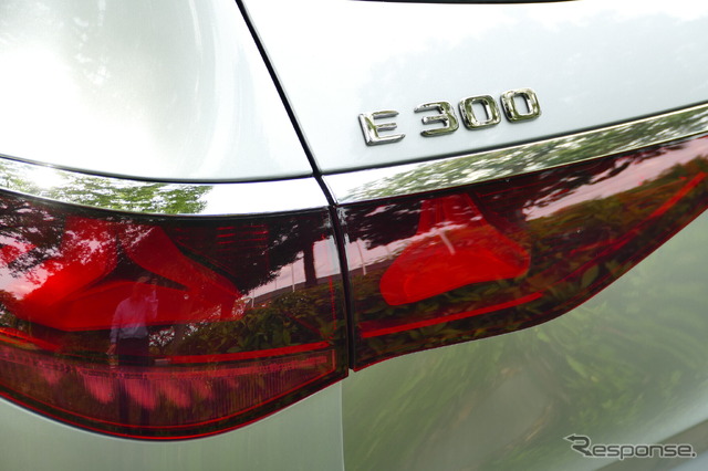 メルセデスベンツ E300 ステーションワゴン エクスクルーシブ(ISG搭載モデル)