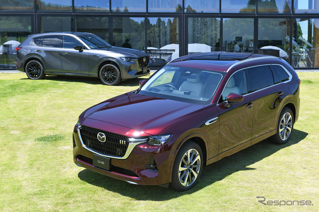 マツダ CX-80(手前)とCX-60(奥)