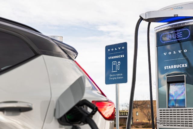 ボルボカーズが米国のスターバックスに設置した急速充電器（参考）