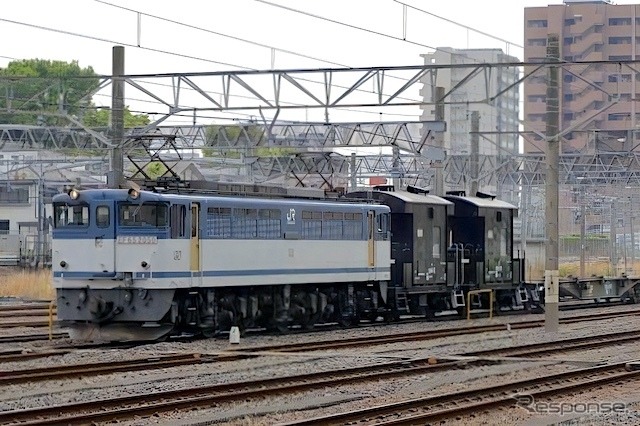 機関車の後ろに2両つながれているのがヨ8000形式車掌車(展示車両と同型)