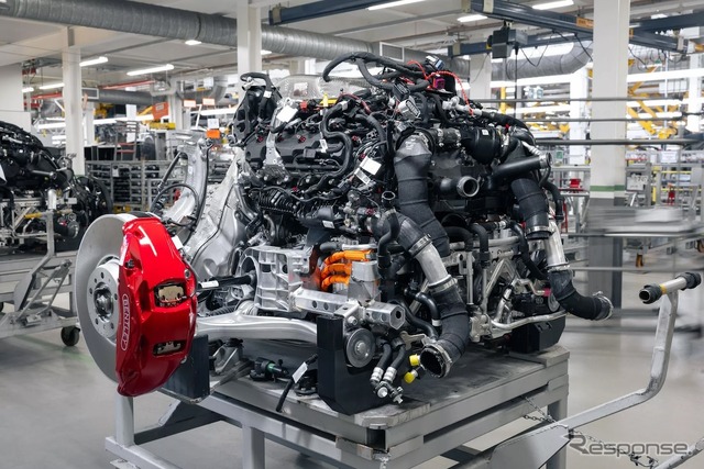 ベントレーの新V8「ウルトラパフォーマンスハイブリッド」
