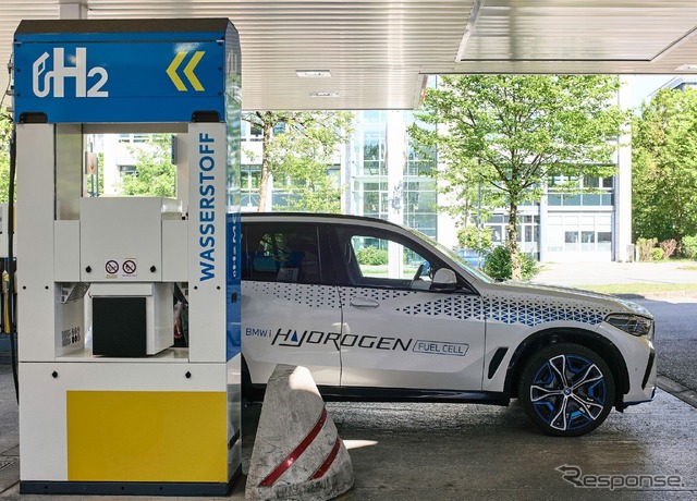 水素ステーションでの支払いが車載アプリで可能になったBMW iX5 ハイドロジェン