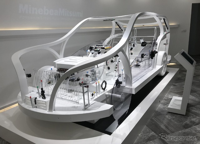 ミネベアミツミが「第22回 学生フォーミュラ日本大会2024」に出展：製品を配したモックアップ