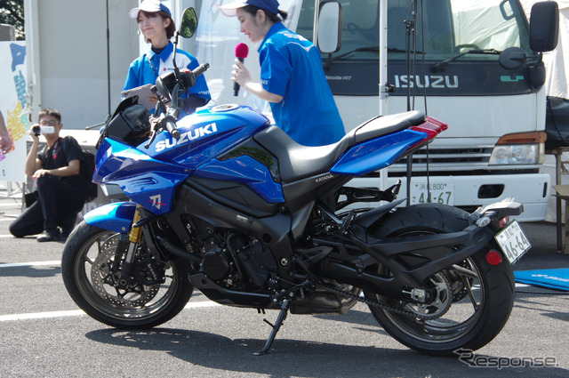 「KATANAミーティング2024」で初公開されたビガーブルーの新型スズキ『カタナ』
