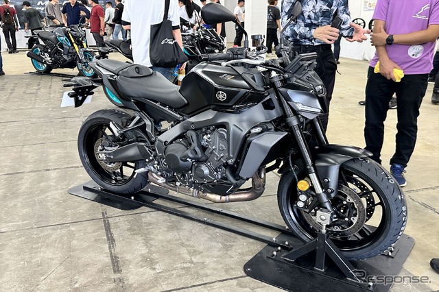 先日発表されたばかりのMT-09 Y-AMT仕様も展示された