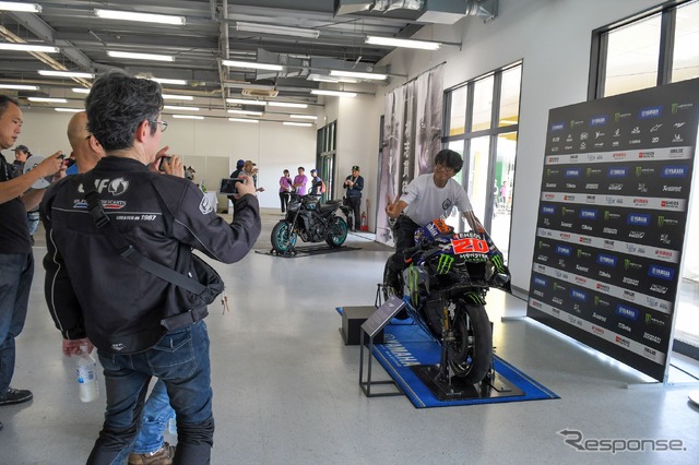 MotoGPマシンにも跨れた