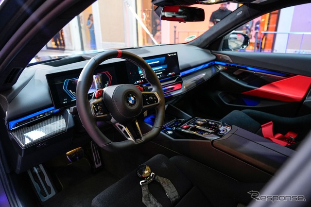 BMW M5 新型の「MotoGP」セーフティカー