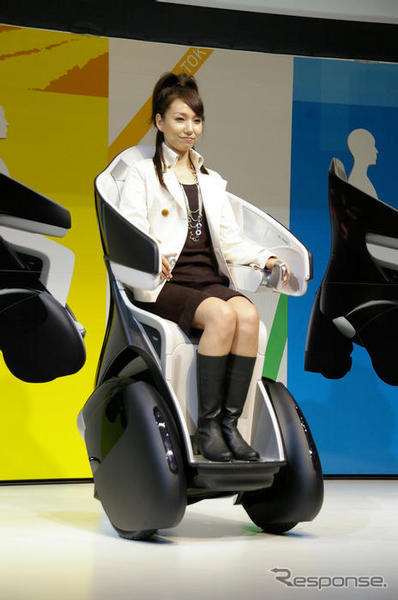 トヨタ i-REAL、セントレア空港の警備・案内に導入