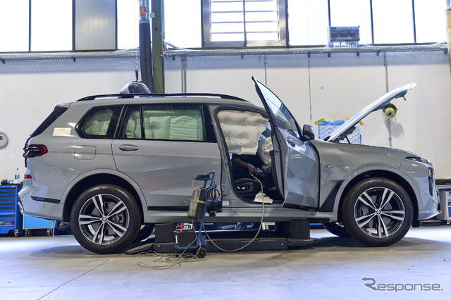BMWのリサイクルセンターで解体される車両。その多くは量産前のテスト車両