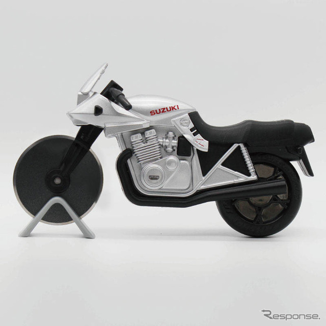 スズキ『KATANA』型のピザカッター「ピザカッターナ」