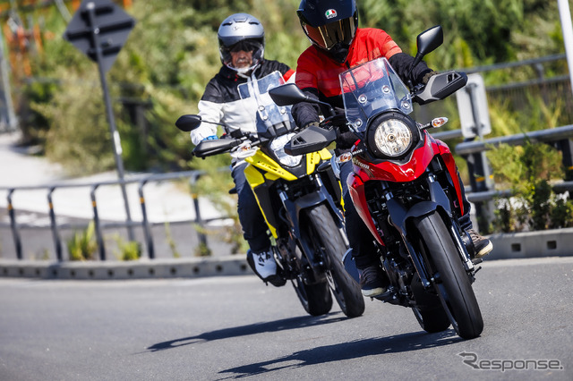 スズキ「Vストローム250」(手前)と「Vストローム250SX」(奥)