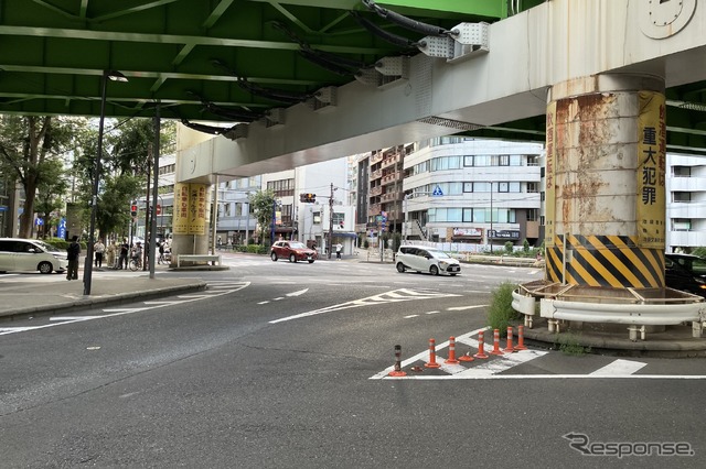 池袋六ツ又交差点:左奥が明治通り池袋駅方面、左手前が都道435号