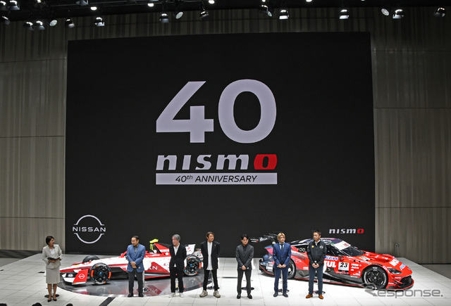 トークショー前に整列したドライバーとエンジニア