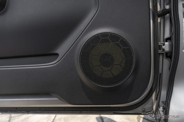 ドアの純正位置にはフォーカルのES165K2Sのミッドバスをインナーバッフルでインストール。深みのある中低域を再生する。
