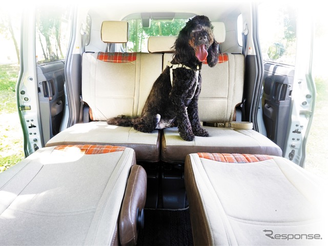 トイファクトリー、愛犬家向け新シートカバー「to.mo.ne.(と・も・に) シートカバー【IRISH Style】」を新発売