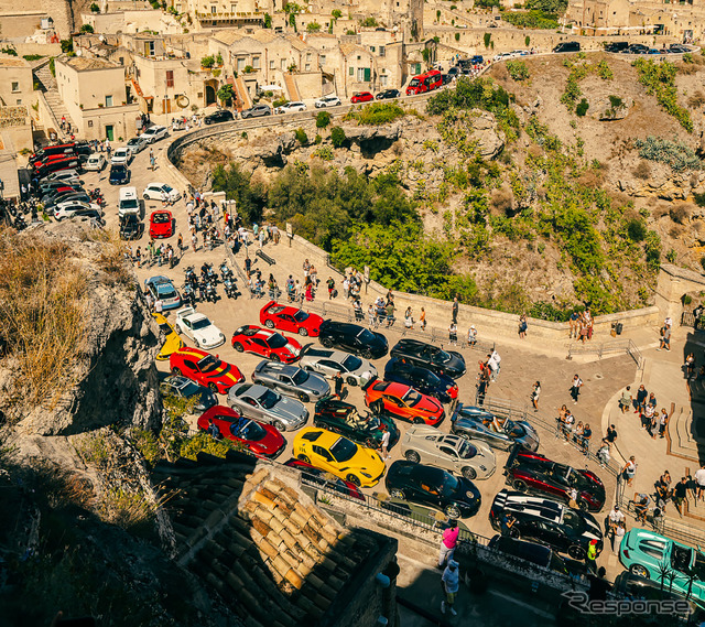 イタリア・プーリア州ボルゴ・エニャツィアにて開催された「Supercar Owners Circle」の10周年記念イベント