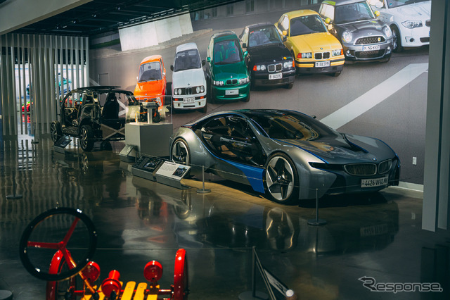 BMWグループの電動モビリティの歴史を辿る特別展が米ピーターセン自動車博物館で開幕