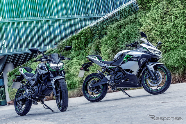 カワサキ Z e-1（左）とNinja e-1（右）