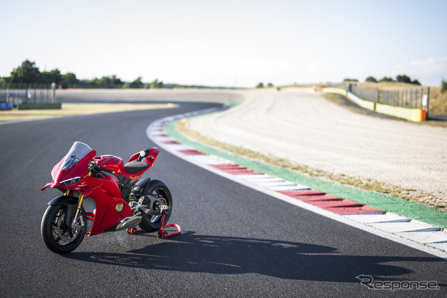 パニガーレV4Sの試乗会はイタリアのヴァレルンガサーキットで開催。