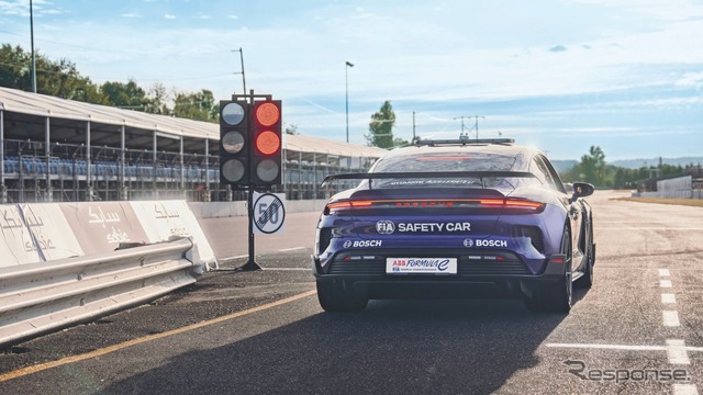 ポルシェ・タイカン・ターボGTがフォーミュラEの新型セーフティカーに