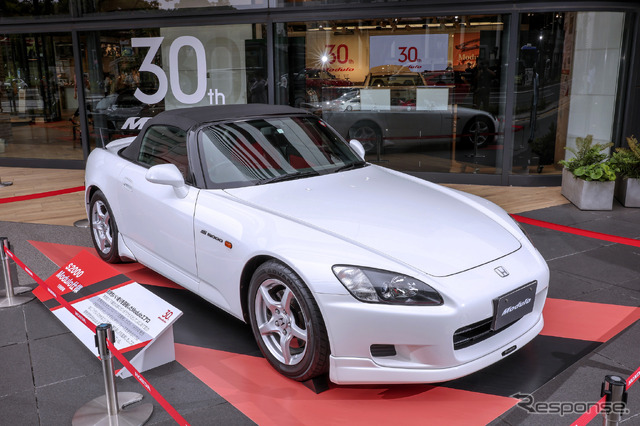 ホンダアクセスのパーツが装着された1999年のS2000。まだモデューロの名は使われていない
