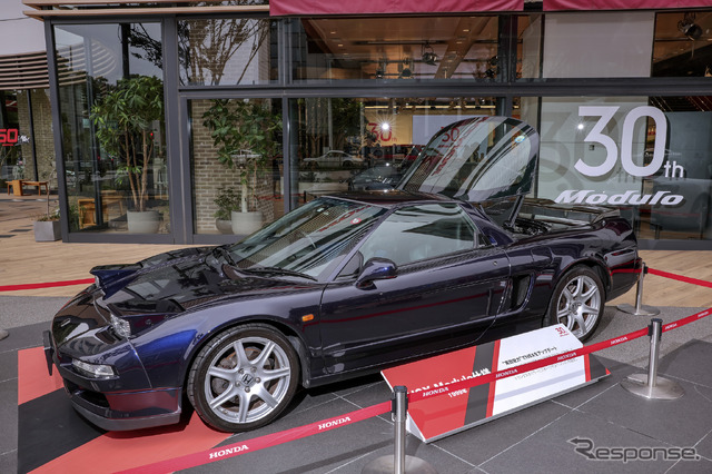 ホンダアクセスのパーツが装着された1999年のNSX。まだモデューロの名は使われていない