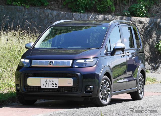 ホンダ フリードクロスター(FF ガソリンエンジン)