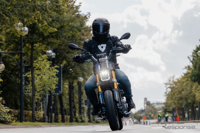 BMWの電動スクーター『CE 04』と『CE 02』が独ベルリンマラソンの先導車として活躍