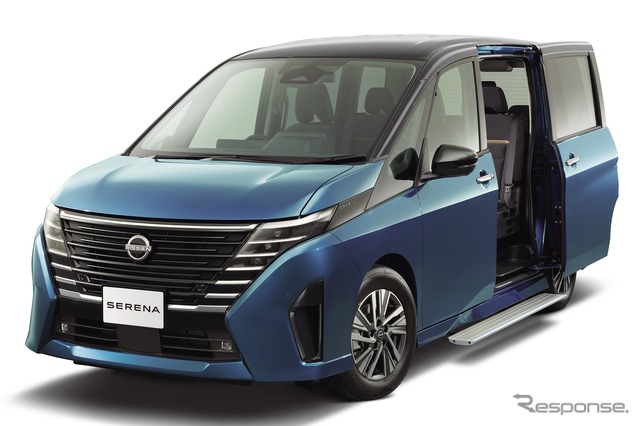 日産 セレナ e-4ORCE ステップタイプ