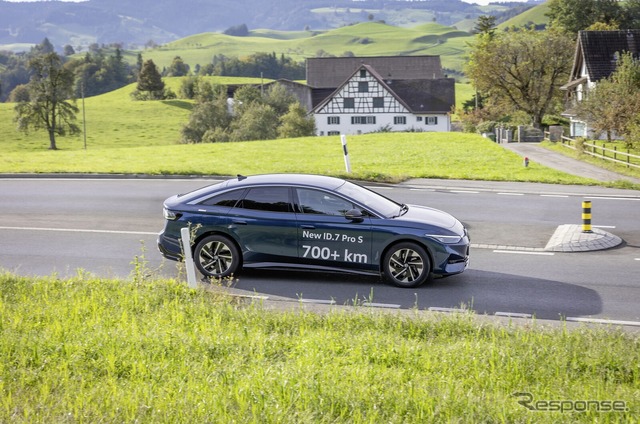 VWのEVセダン『ID.7』が1回の充電で794km走行