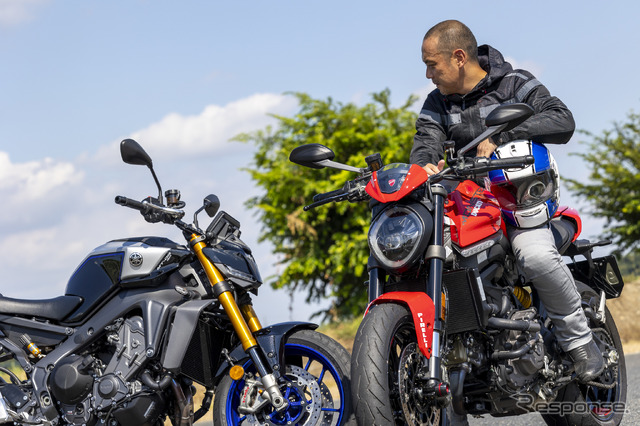 ヤマハ MT-09 SP(左)とドゥカティ モンスター+(右)