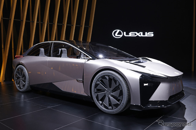 レクサスが市販を予定しているEVのコンセプト「LF-ZC」(ジャパンモビリティショー2023)