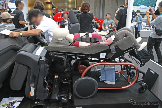 トヨタ自動車/ティルト・リクライニング機構付きモジュラー型車椅子を乗せることを考えたシートレイアウトも開発中